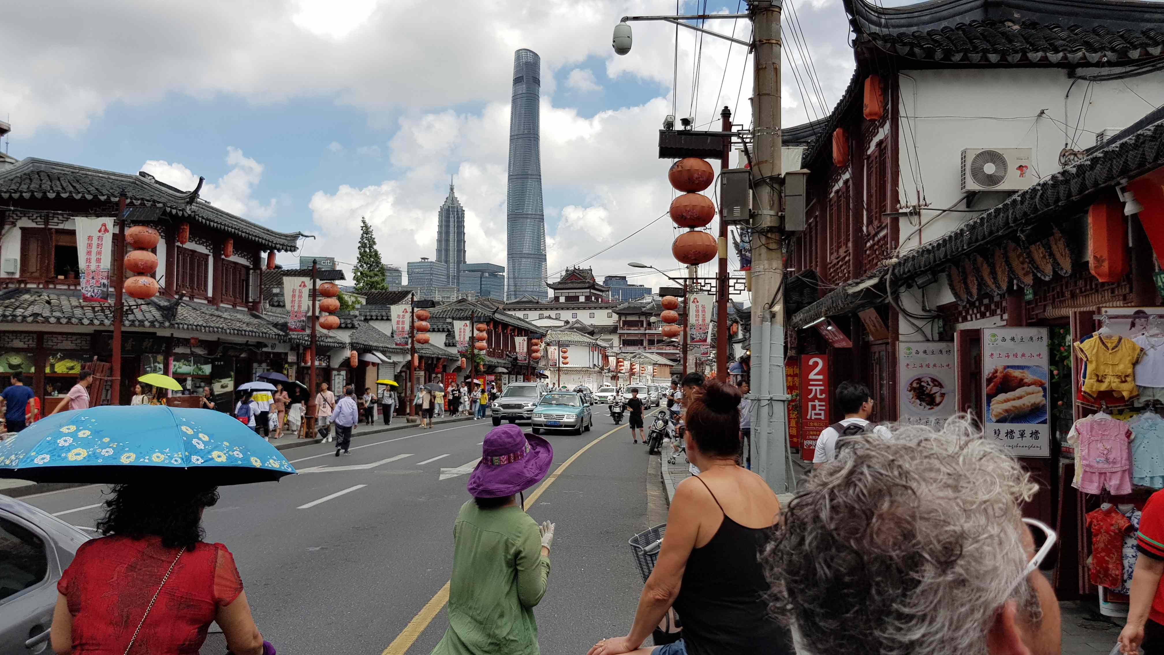 Altstadt und Skyline